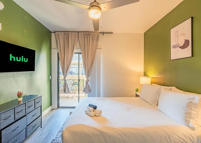 Apartment Near Airport-diablo Stadium-pool-spa-gym-parking *
