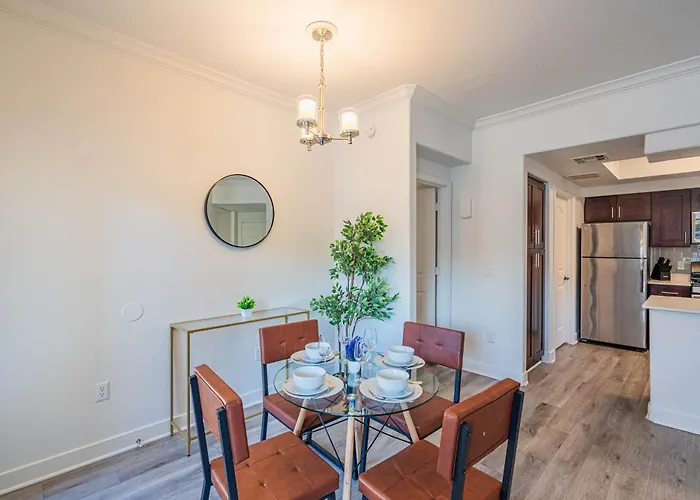 Apartment Near Airport-diablo Stadium-pool-spa-gym-parking *