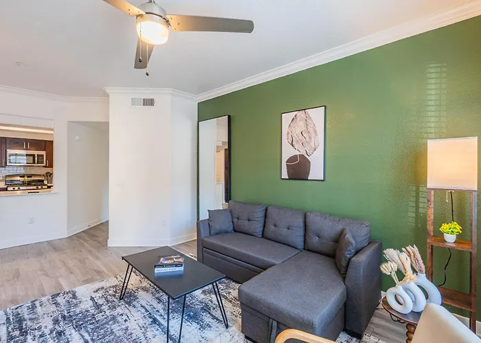 Near Airport-diablo Stadium-pool-spa-gym-parking Apartment