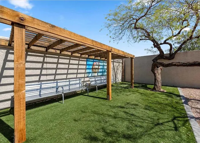 Near Airport-diablo Stadium-pool-spa-gym-parking Apartment