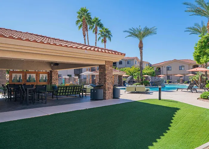 Apartment Near Airport-diablo Stadium-pool-spa-gym-parking *