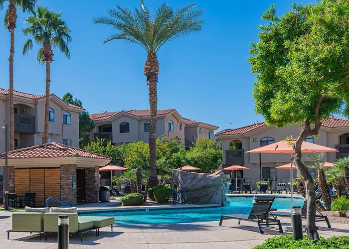 Near Airport-diablo Stadium-pool-spa-gym-parking Apartment *
